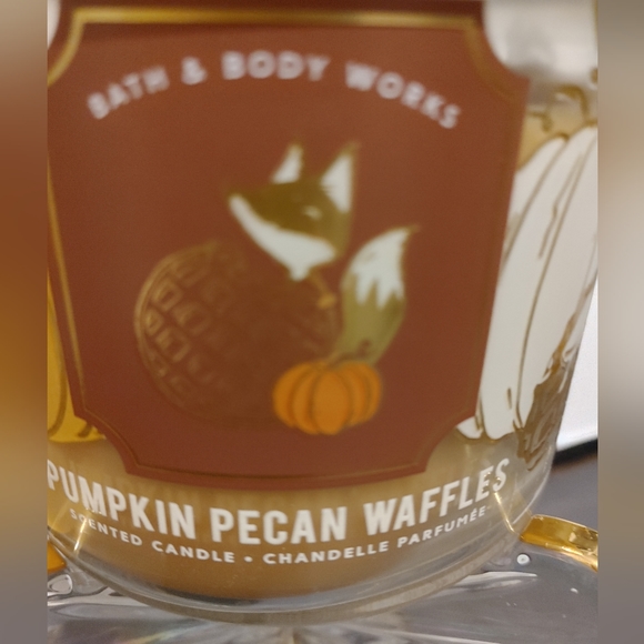 BATH & BODY WORKS 3 WICK CANDLE PUMPKIN PECAN WAFFLES/ BRAND NEW NEW - Picture 2 of 3